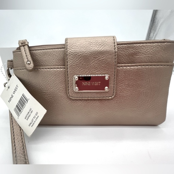 Nine West Other - Nine West Wristlet - Wallet- Metallic Beige/Gold NWT No Stains- Reflective light